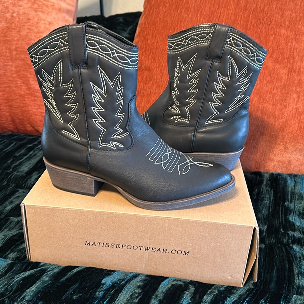Coconuts by Matisse- pistol black cowboy boot